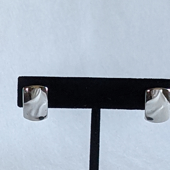 Stud earrings up to 70% off - Picture 2 of 3